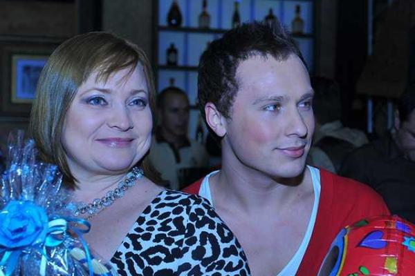 Звезда сериала "Интерны" показала подросшую дочь 