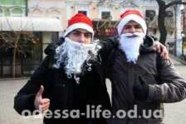 Международный рождественский забег Санта Клаусов провели в Одессе Международный рождественский забег Санта Клаусов провели в Одессе