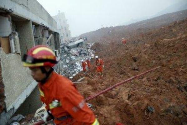 Оползень в Китае: эвакуировано около 900 человек, более 40 - пропали без вести