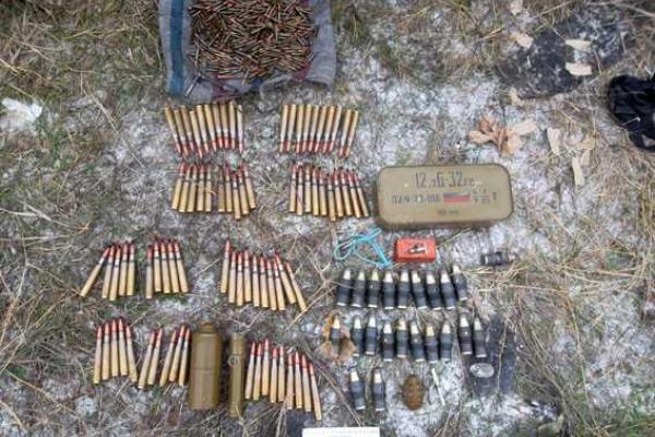 В одном из гаражей Артемовска был обнаружен арсенал боеприпасов В одном из гаражей Артемовска был обнаружен арсенал боеприпасов