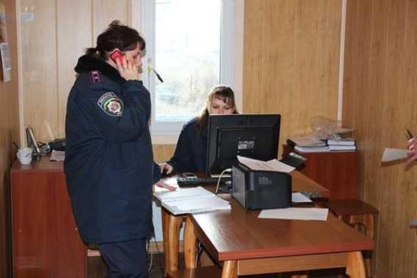 На Донетчине усилен контроль на блокпостах: увеличено количество полицейских, идет тщательный осмотр грузов На Донетчине усилен контроль на блокпостах: увеличено количество полицейских, идет тщательный осмотр грузов