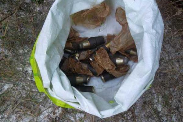 В одном из гаражей Артемовска был обнаружен арсенал боеприпасов В одном из гаражей Артемовска был обнаружен арсенал боеприпасов