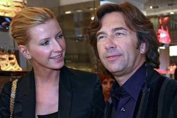 Жену певца Валерия Сюткина срочно прооперировали