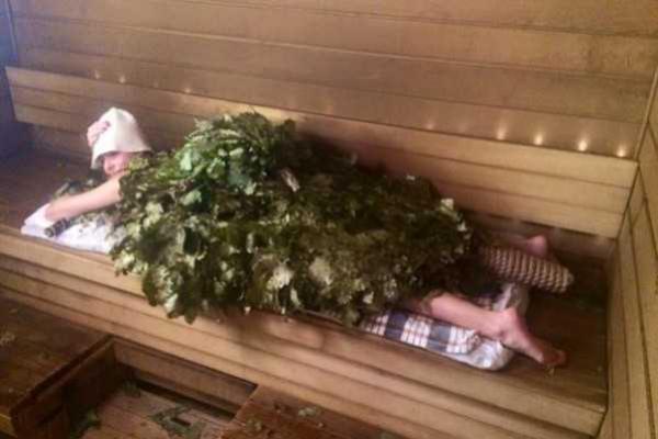 Актриса Любовь Толкалина поделилась снимками из бани