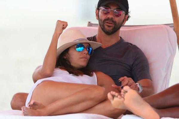 Актриса Ева Лонгория обручилась со своим возлюбленным Актриса Ева Лонгория обручилась со своим возлюбленным