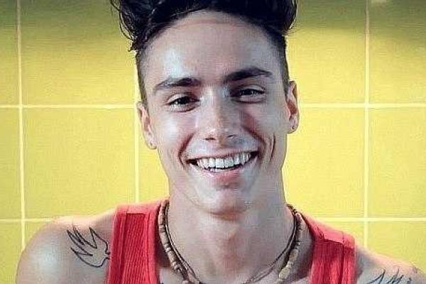 В центре Киева неизвестные избили участника группы "Quest Pistols Show" В центре Киева неизвестные избили участника группы "Quest Pistols Show"