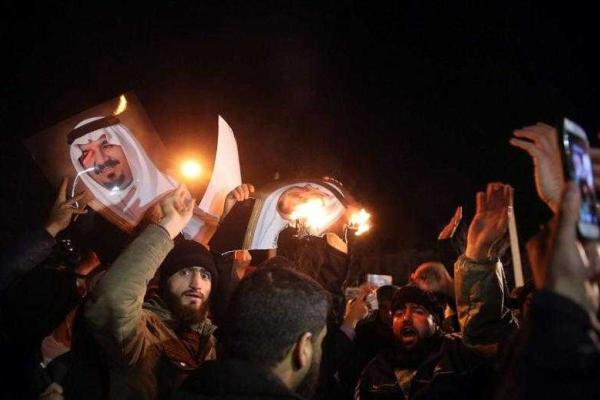 В Тегеране "коктейлями Молотова" забросали посольство Саудовской Аравии