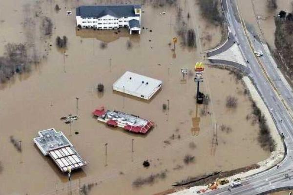 В штате Миссури из-за наводнения введено чрезвычайное положение