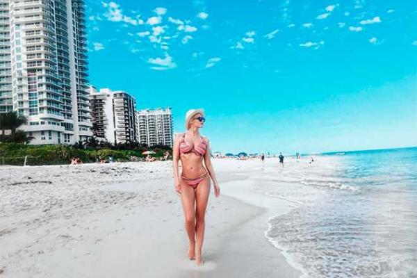 Экс-участница группы "ВИА Гра" очаровала поклонников шикарной фигурой