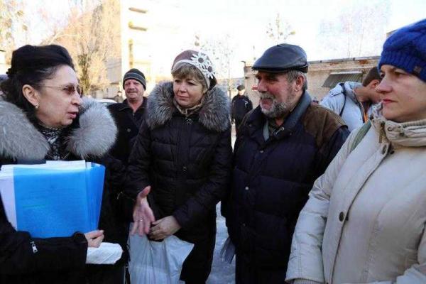 В Лисичанске прошла встреча руководства Луганщины с жильцами разрушенной в результате обстрела многоэтажки В Лисичанске прошла встреча руководства Луганщины с жильцами разрушенной в результате обстрела многоэтажки