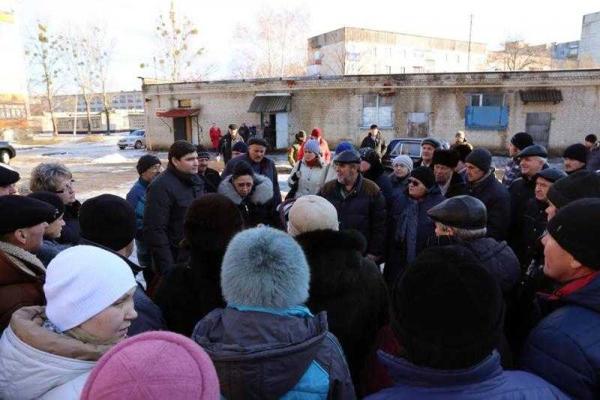 В Лисичанске прошла встреча руководства Луганщины с жильцами разрушенной в результате обстрела многоэтажки В Лисичанске прошла встреча руководства Луганщины с жильцами разрушенной в результате обстрела многоэтажки