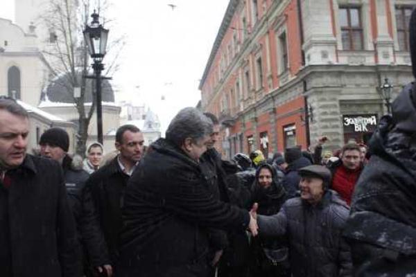Порошенко с семьей побывал во Львове на рождественской ярмарке Порошенко с семьей побывал во Львове на рождественской ярмарке