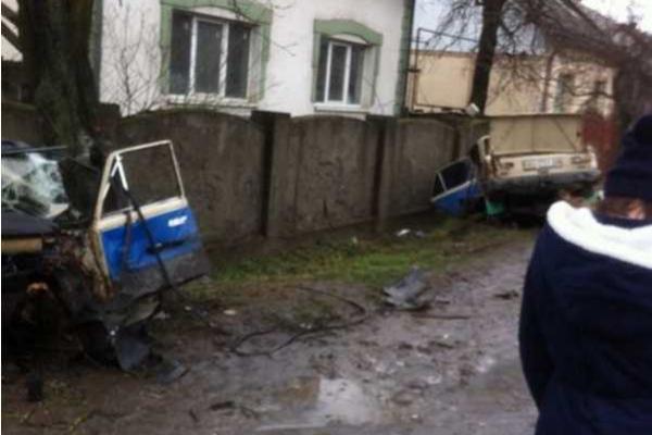 Жуткое ДТП в Закарпатье: авто, за рулем которого находился подросток, превратилось в груду металла Жуткое ДТП в Закарпатье: авто, за рулем которого находился подросток, превратилось в груду металла