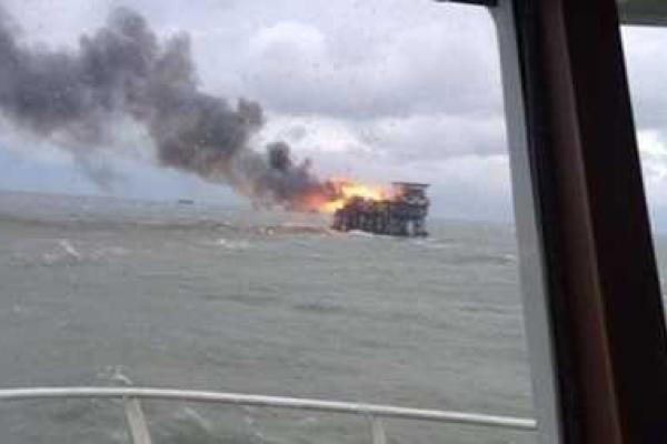 Найдено тело девятого нефтяника - жертвы пожара на нефтеплатформе в Азербайджане Найдено тело девятого нефтяника - жертвы пожара на нефтеплатформе в Азербайджане