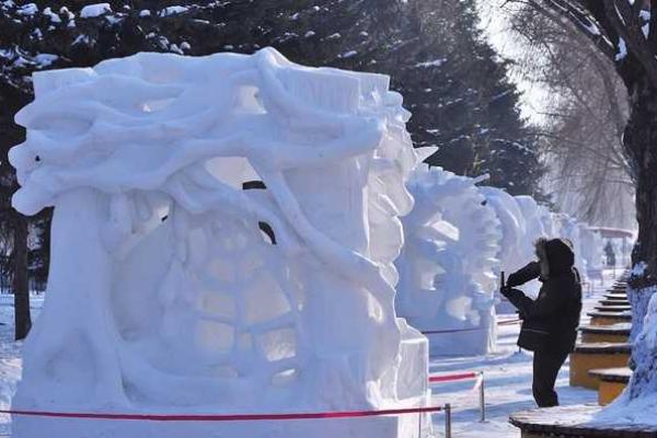 В Китае стартовал ежегодный фестиваль скульптур из снега и льда