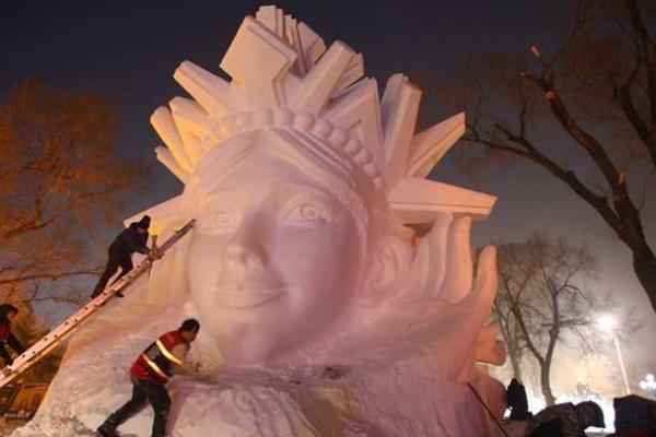 В Китае стартовал ежегодный фестиваль скульптур из снега и льда