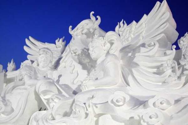 В Китае стартовал ежегодный фестиваль скульптур из снега и льда