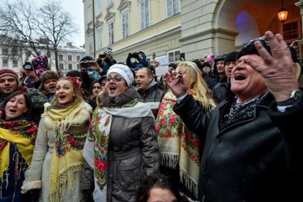 Порошенко с семьей побывал во Львове на рождественской ярмарке Порошенко с семьей побывал во Львове на рождественской ярмарке
