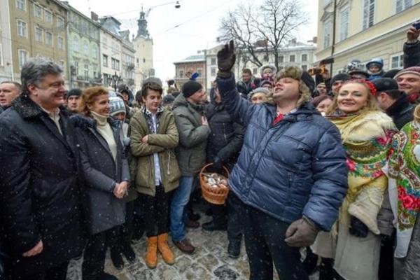 Порошенко с семьей побывал во Львове на рождественской ярмарке Порошенко с семьей побывал во Львове на рождественской ярмарке