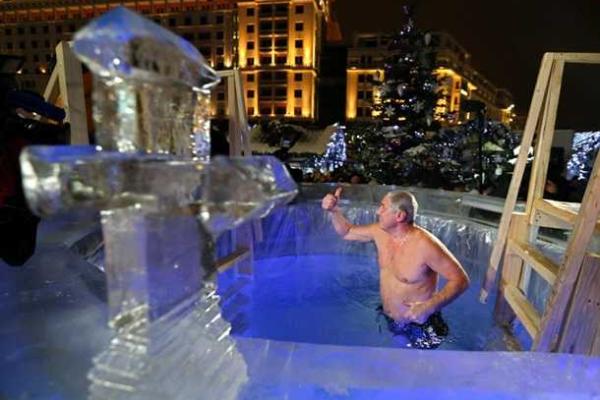 Фоторепортажи и видео с крещенских купаний в Украине и России