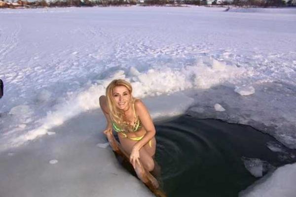 Фоторепортажи и видео с крещенских купаний в Украине и России