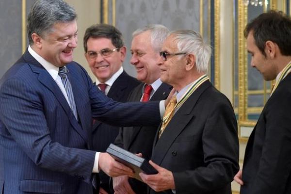 Святослав Вакарчук получил орден Свободы из рук Президента Украины Святослав Вакарчук получил орден Свободы из рук Президента Украины