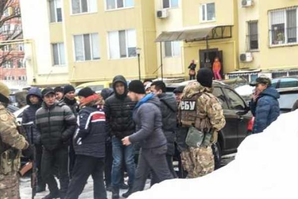 В Одессе произошла потасовка между иностранцами и сотрудниками спецназа: есть пострадавшие В Одессе произошла потасовка между иностранцами и сотрудниками спецназа: есть пострадавшие