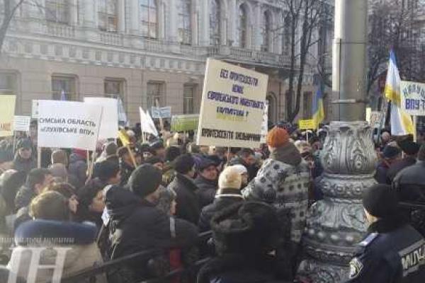 Представители профтехобразования вышла на пикет под стены Минобразования в Киеве Представители профтехобразования вышла на пикет под стены Минобразования в Киеве