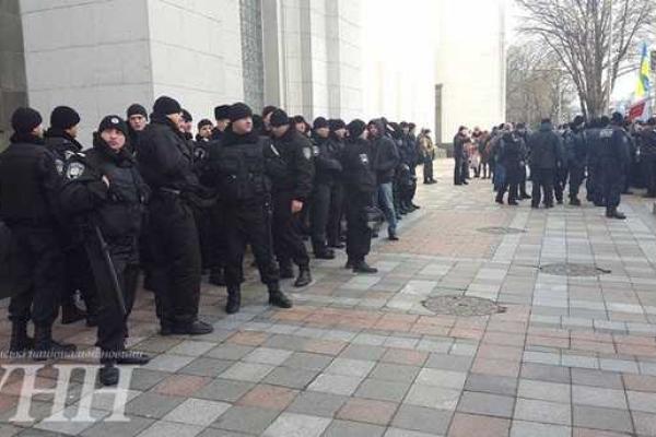 Представители профтехобразования вышла на пикет под стены Минобразования в Киеве Представители профтехобразования вышла на пикет под стены Минобразования в Киеве