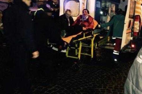 Во Львове иномарка, летевшая по ночному городу, врезалась в здание Оперного театра Во Львове иномарка, летевшая по ночному городу, врезалась в здание Оперного театра