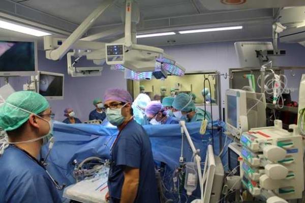 Блестящую операцию по разделению сиамских близнецов провели в швейцарском госпитале