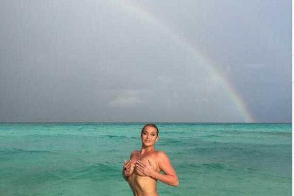 Фанаты критикуют Анастасию Волочкову за слишком откровенные фото