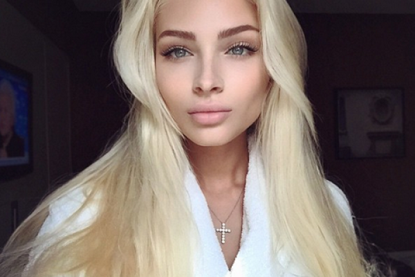 Модель Алена Шишкова боится стареть и решила остаться вечно молодой