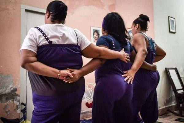 На Кубе балерины с пышными формами с успехом гастролируют с постановкой "Лебединое озеро"