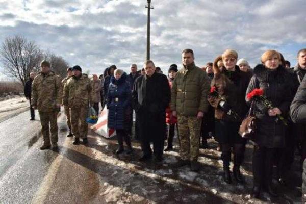 На Донетчине состоялся реквием в память о погибших под обстрелом на блокпосту №5: "Я Волноваха" На Донетчине состоялся реквием в память о погибших под обстрелом на блокпосту №5: "Я Волноваха"