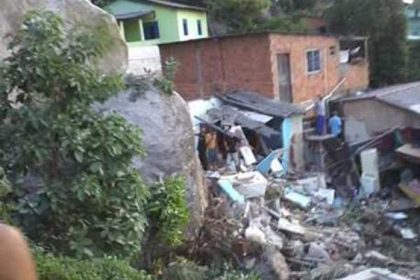 В Бразилии скала рухнула на жилой квартал: ранены 15 человек