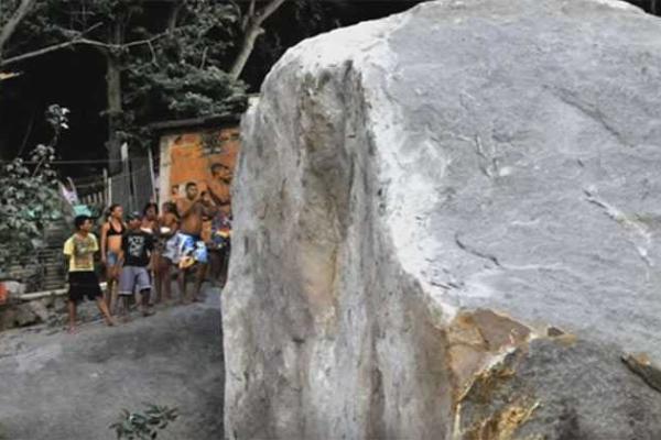 В Бразилии скала рухнула на жилой квартал: ранены 15 человек