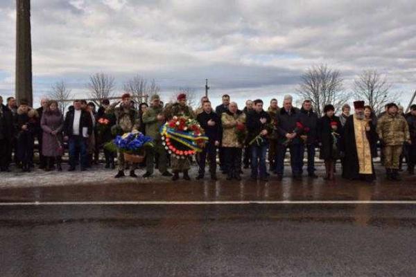 На Донетчине состоялся реквием в память о погибших под обстрелом на блокпосту №5: "Я Волноваха" На Донетчине состоялся реквием в память о погибших под обстрелом на блокпосту №5: "Я Волноваха"