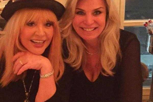 Алла Пугачева встретила год огненной обезьяны в черном наряде