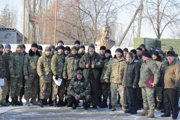 Глава Луганской ВГА побывал на позициях украинских пограничников на КПВВ "Меловое" Глава Луганской ВГА побывал на позициях украинских пограничников на КПВВ "Меловое"