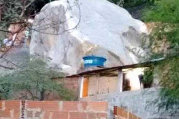 В Бразилии скала рухнула на жилой квартал: ранены 15 человек