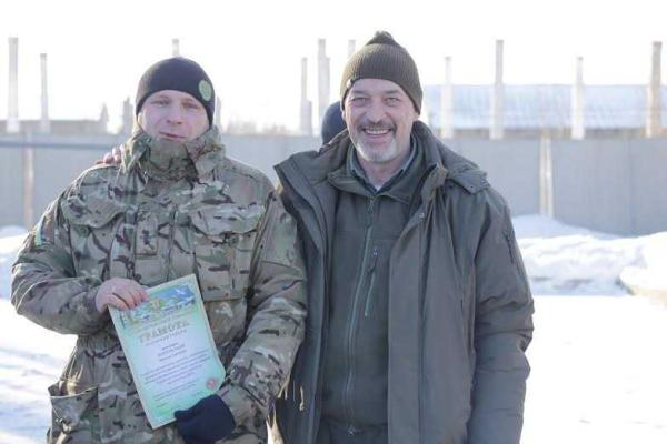 Глава Луганской ВГА побывал на позициях украинских пограничников на КПВВ "Меловое" Глава Луганской ВГА побывал на позициях украинских пограничников на КПВВ "Меловое"