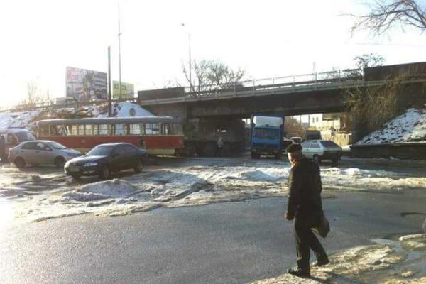 ДТП в Днепропетровске: БТР врезался в трамвай с пассажирами ДТП в Днепропетровске: БТР врезался в трамвай с пассажирами