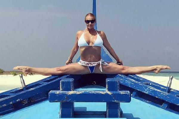 Фанаты критикуют Анастасию Волочкову за слишком откровенные фото