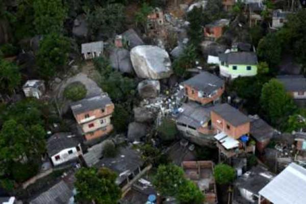 В Бразилии скала рухнула на жилой квартал: ранены 15 человек