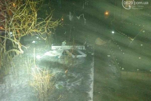Из-за взрыва в центре Мариуполя пострадали два человека: бабушка и ее 8-летний внук получили ожоги Из-за взрыва в центре Мариуполя пострадали два человека: бабушка и ее 8-летний внук получили ожоги