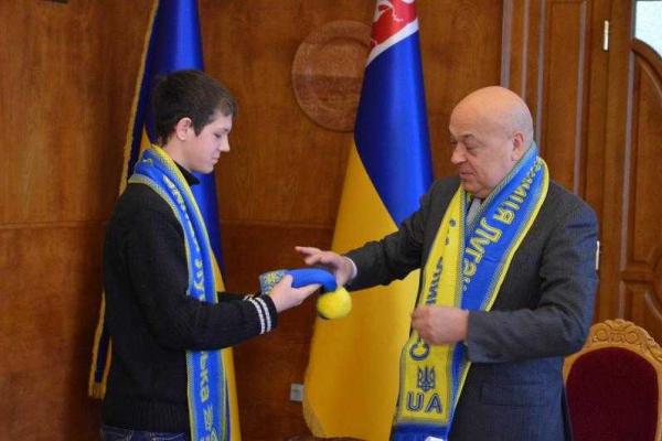 Геннадий Москаль радушно встретил на Закарпатье детей из Станицы Луганской Геннадий Москаль радушно встретил на Закарпатье детей из Станицы Луганской