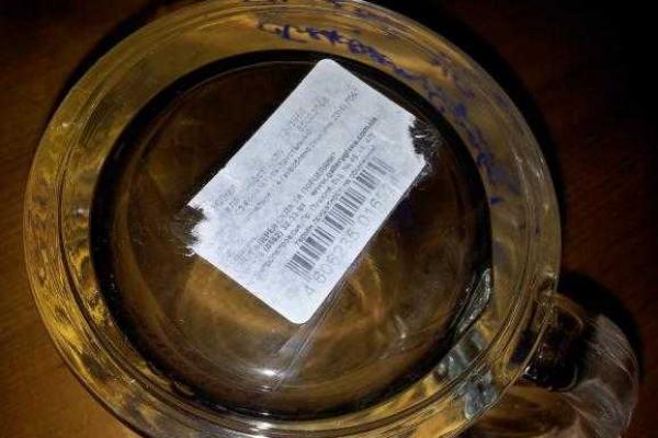 В России завод выпускает патриотические чашки с украинской символикой