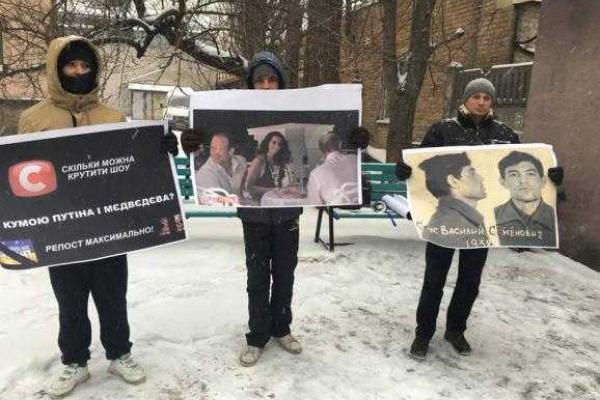 Активисты "Правого сектора" требуют убрать с голубых экранов телеведущую Оксану Марченко