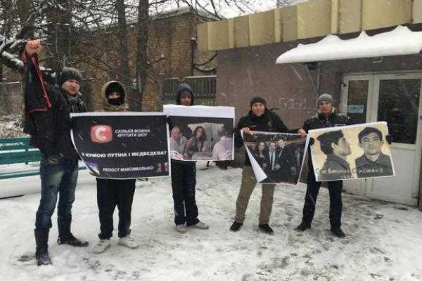 Активисты "Правого сектора" требуют убрать с голубых экранов телеведущую Оксану Марченко